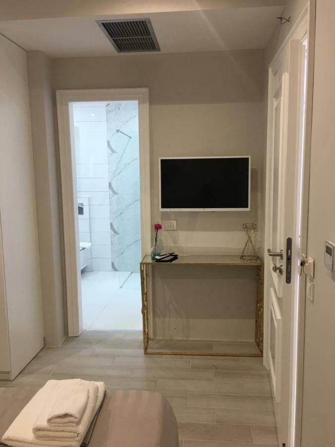 Onira Luxury Rooms Sarande Exterior photo